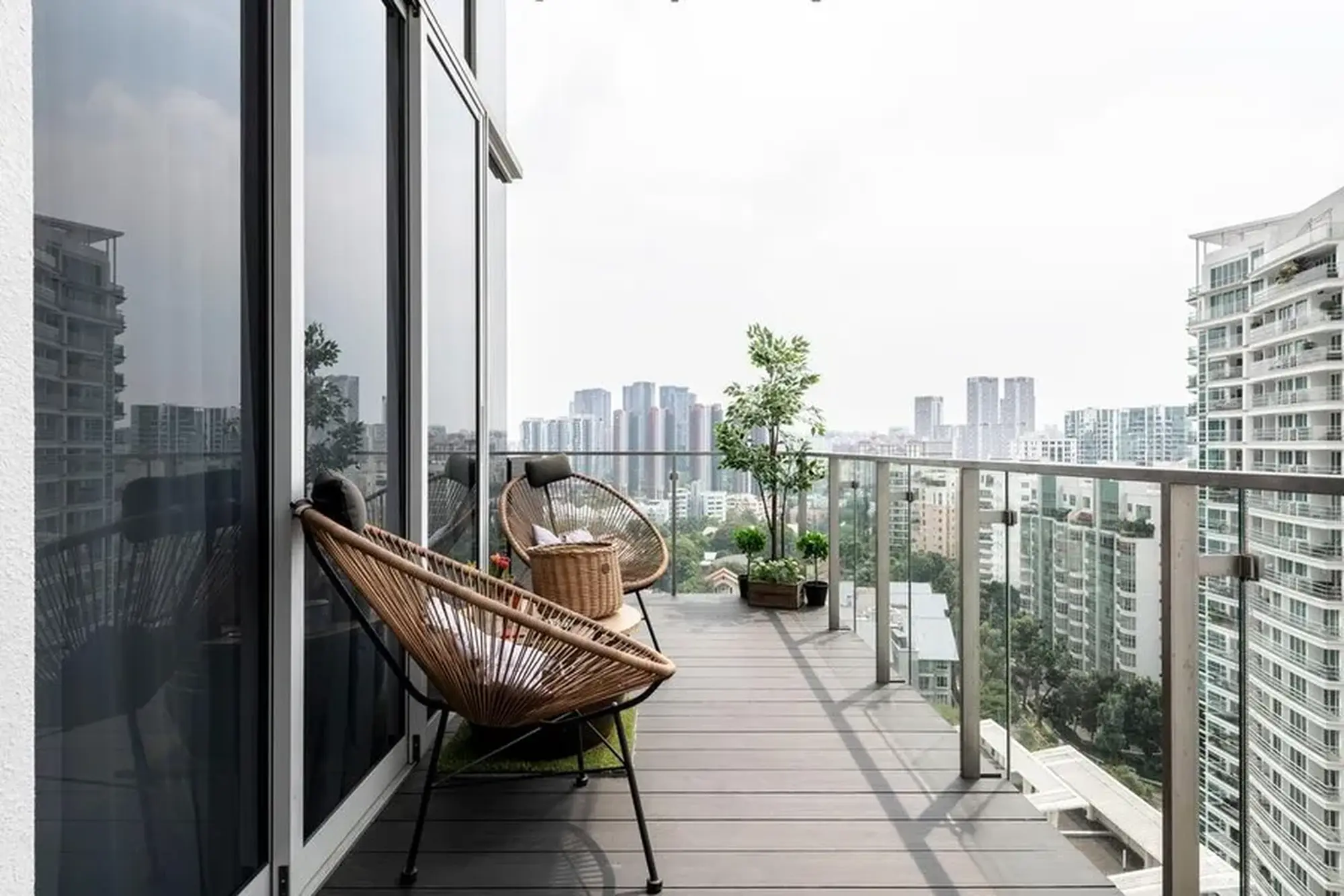GIẢI PHÁP PHÒNG TRÁNH NƯỚC TRÀN VÀO BAN CÔNG MÙA MƯA BÃO